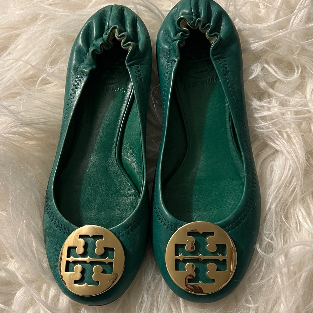 Tory Burch Emerald Green Leather Ballet Flats with Gold Medallion